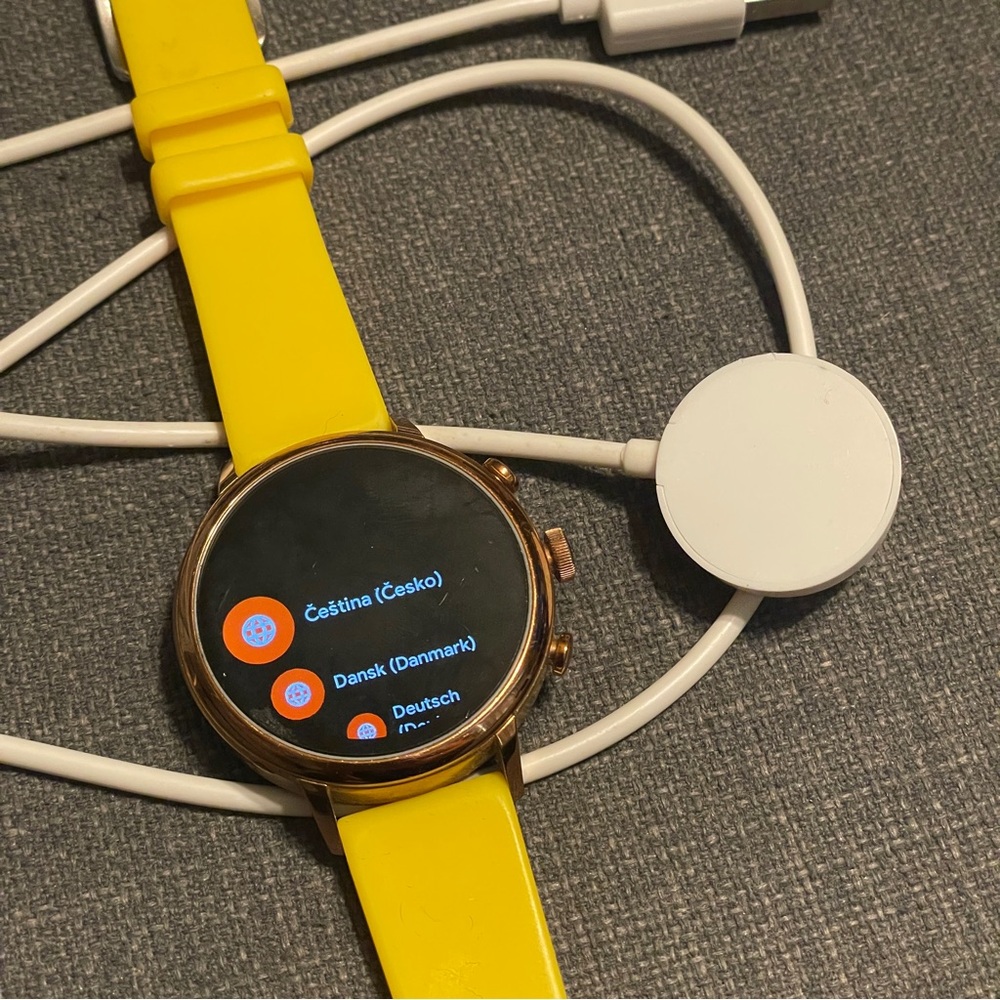Fossil Smartwatch Model DW7F1 Rose Gold & Yellow Strap